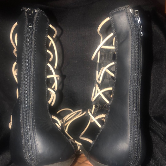 Black & Cream Gladiator Midi Sandal 👡 - Picture 5 of 7